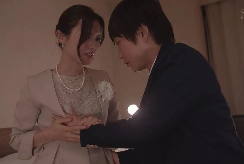 đánh bài lột đồ sex,sex nhật gái xinh,sex việt bus Mẹ kế đến chúc mừng con trai tốt nghiệp và món quà bất ngờ